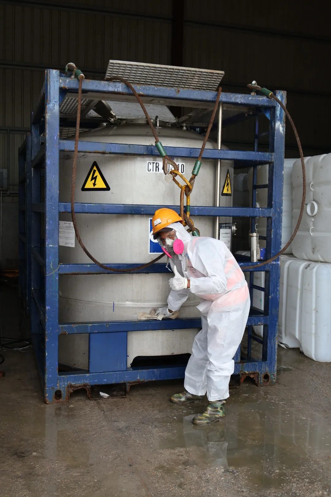 Final rinse and inspection of an industrial tank